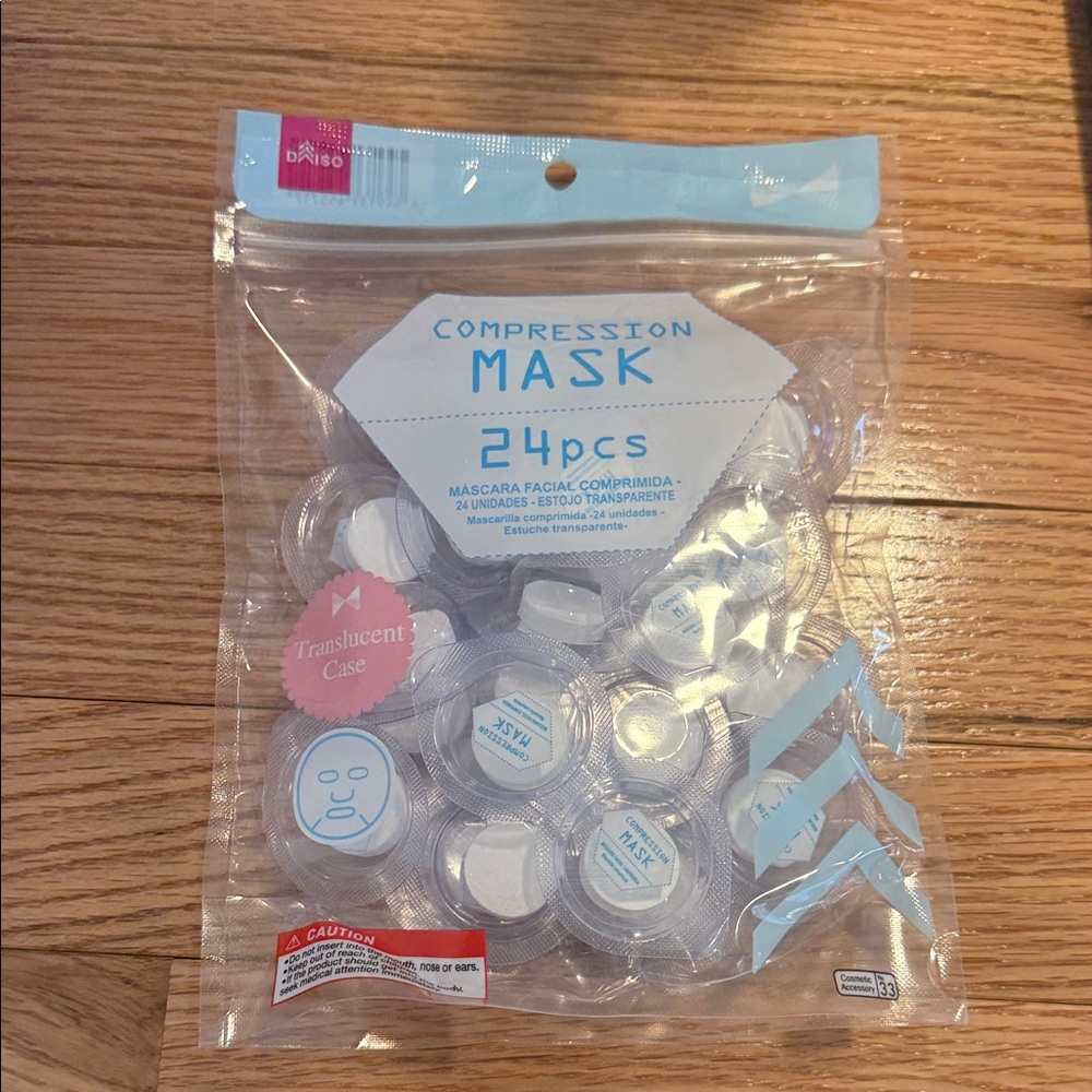 Daiso Compression Mask 24-Pack - Blue and White